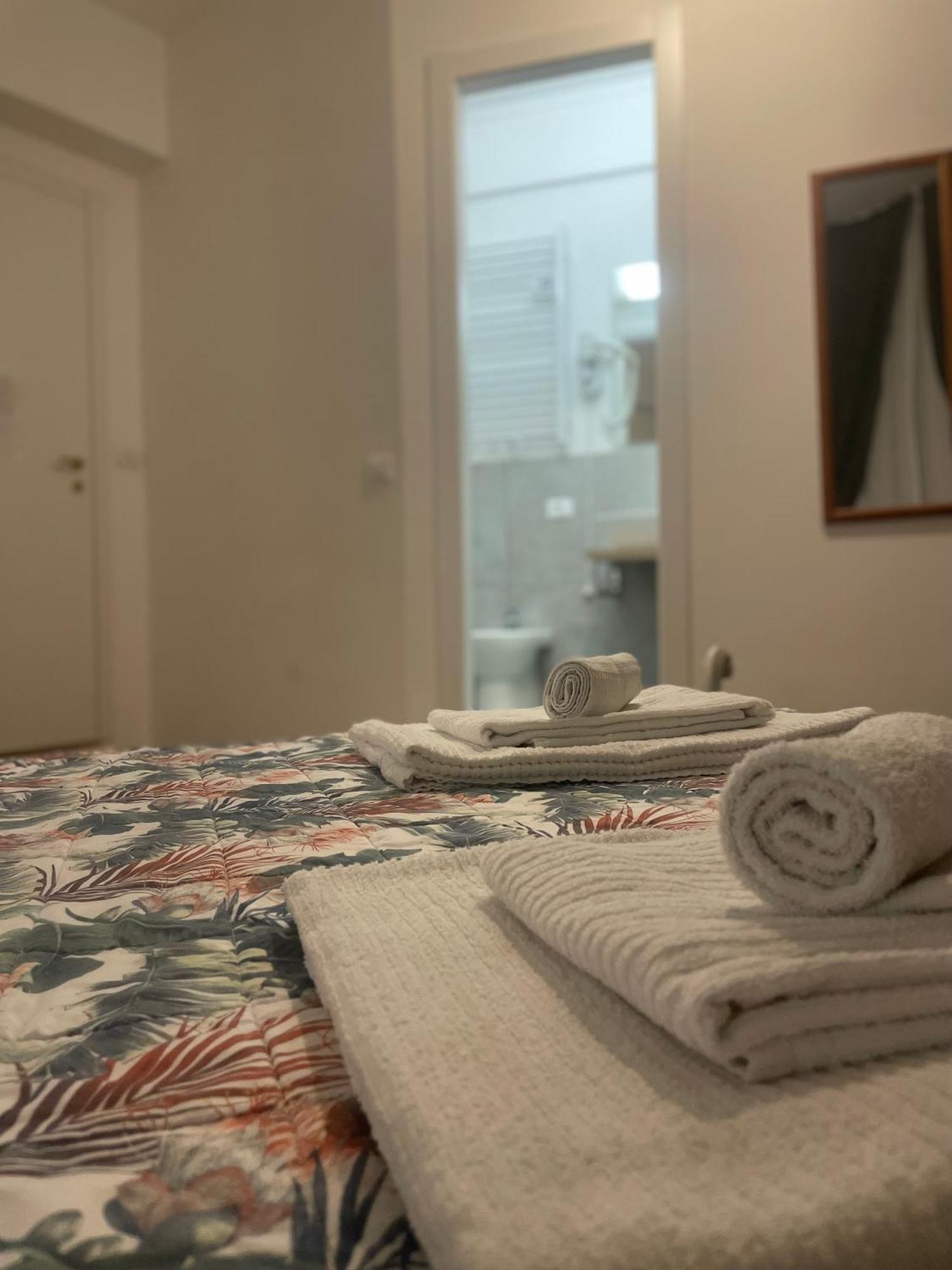 Cavour16 Rent Bedrooms Genua Exterior foto